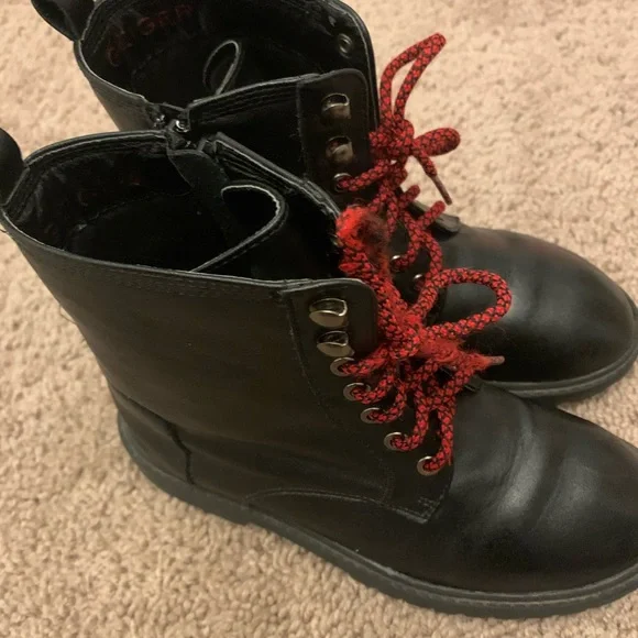 Kurt Geiger Black Boots with Red Laces - Picture 3 of 4